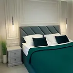 Elegance Prestige Free Garage Netflix アパート
