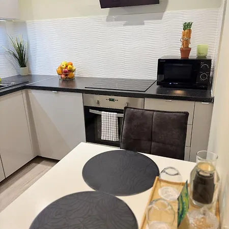 Apartment Elegance Centrum Air Conditioner & Garage For Free *