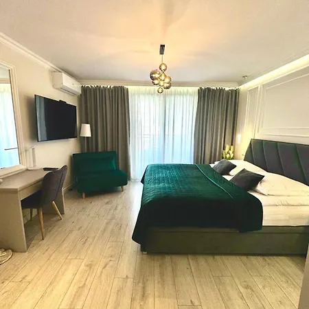 Apartment Elegance Centrum Air Conditioner & Garage For Free