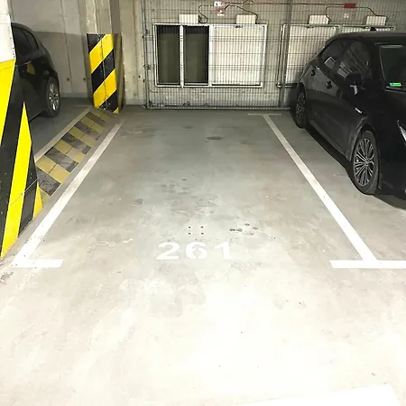 Elegance Prestige Air Conditioning & Free Garage Netflix