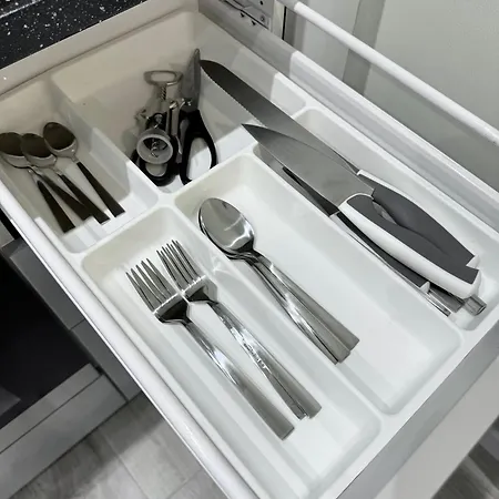 Elegance Prestige Free Garage Netflix